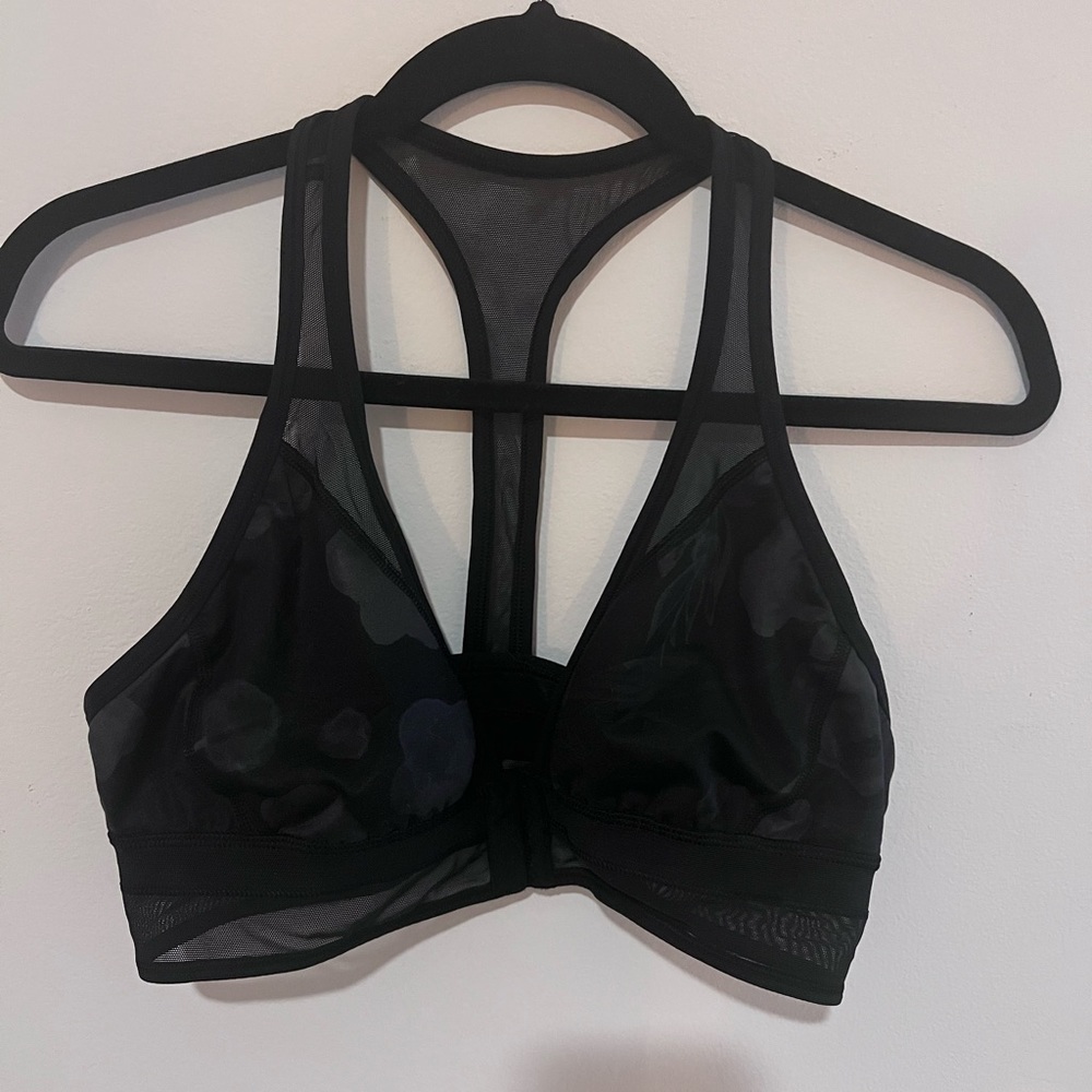 Lululemon Sports bra w mesh inlay size 10. Front clasp.